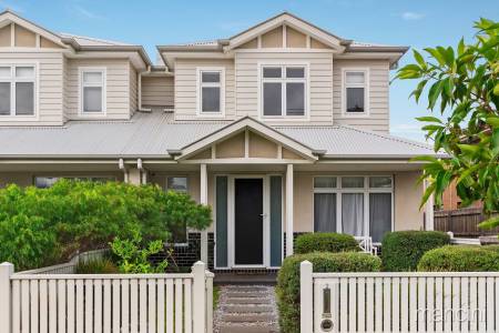 2/12 Grieve Parade, Altona