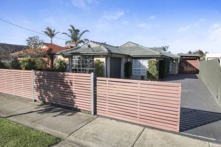 53 Central Avenue, Altona Meadows