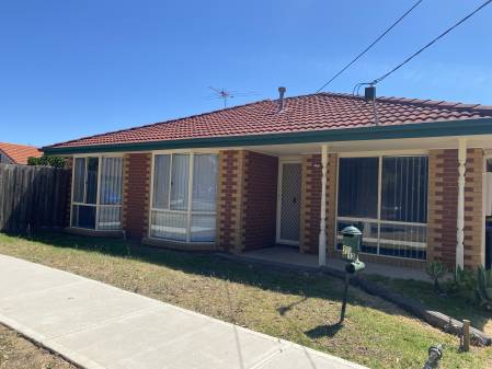 2/13 Petre Avenue, ALTONA MEADOWS