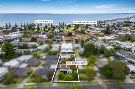 8 Bracken Grove, Altona