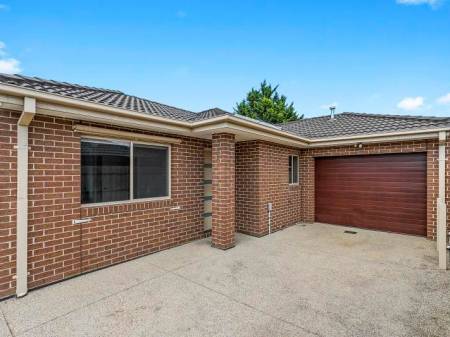2/2 Pearce Court, ALTONA MEADOWS